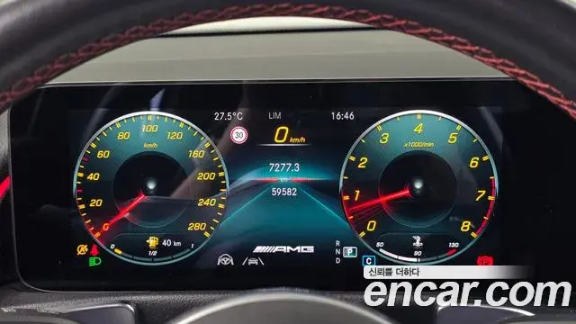 Mercedes-Benz GLB-Class 2021 — Photo 19/30