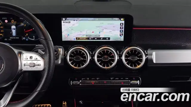 Mercedes-Benz GLB-Class 2021 — Photo 9/30