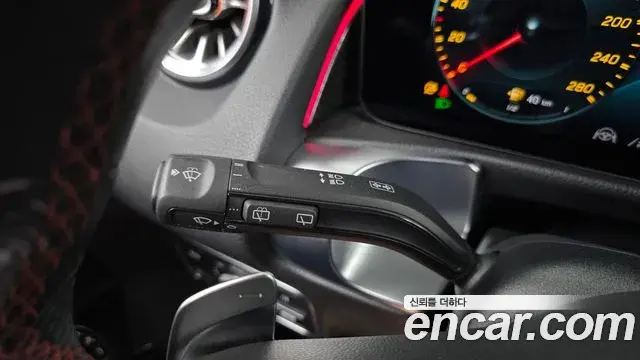 Mercedes-Benz GLB-Class 2021 — Photo 10/30