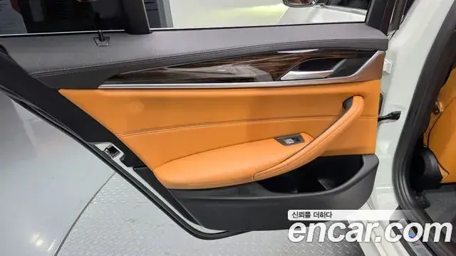BMW 5 Series 2021 — Photo 26/30