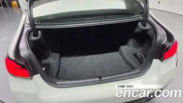 BMW 5 Series 2021 — Photo 29/30