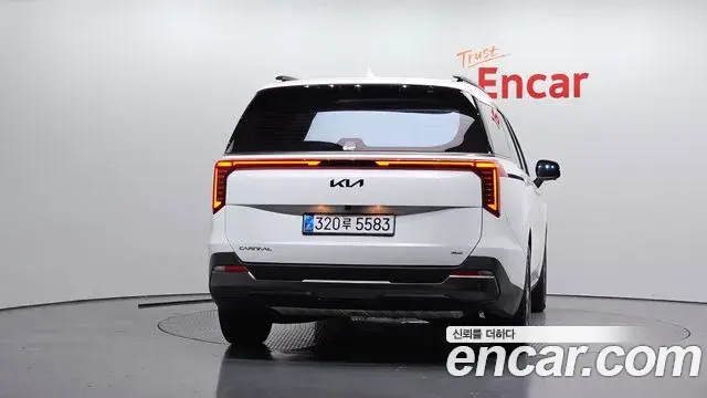 Kia Carnival 2025 — Şəkil 27/32