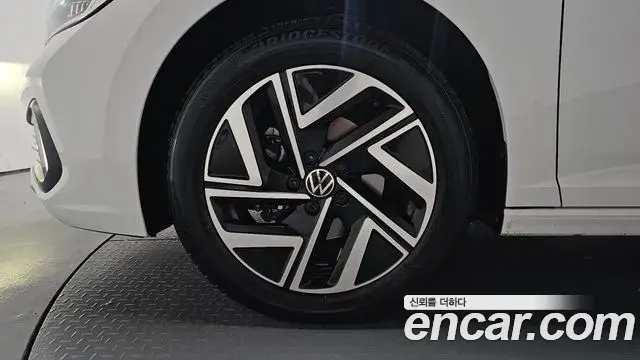 Volkswagen Jetta 2024 — ფოტო 13/36