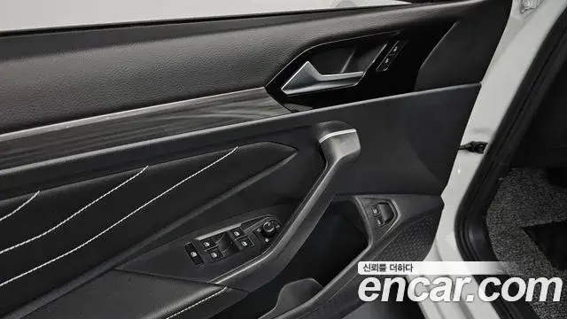Volkswagen Jetta 2024 — ფოტო 17/36