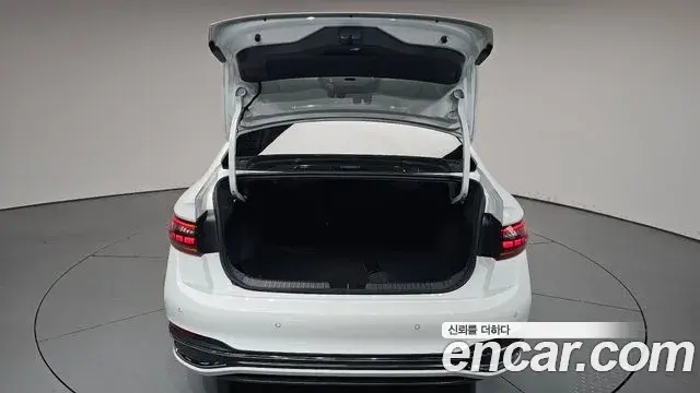 Volkswagen Jetta 2024 — ფოტო 14/36