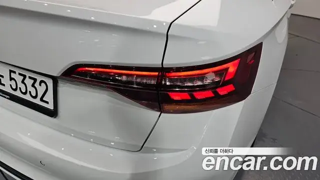 Volkswagen Jetta 2024 — ფოტო 8/36