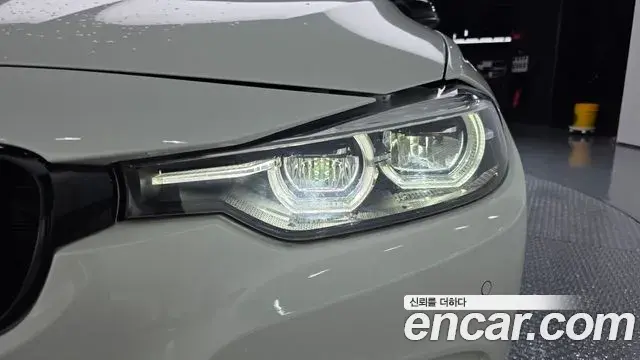 BMW 3 Series 2018 — Şəkil 11/33