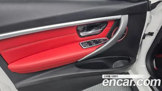 BMW 3 Series 2018 — Şəkil 31/33