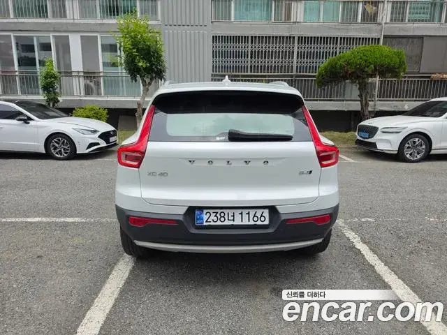 Volvo XC40 2021 — Şəkil 6/17