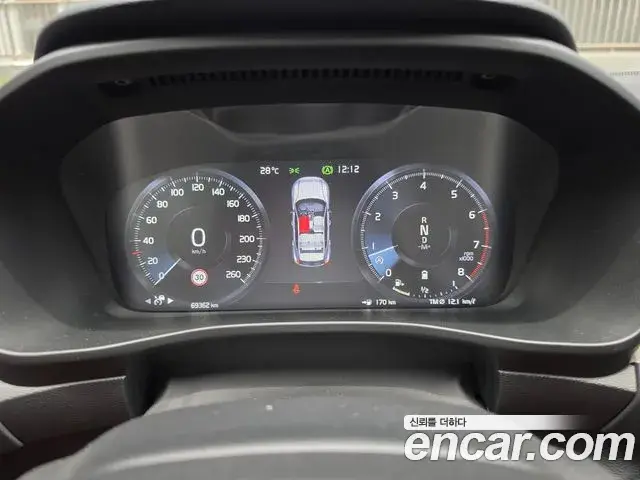Volvo XC40 2021 — Şəkil 10/17
