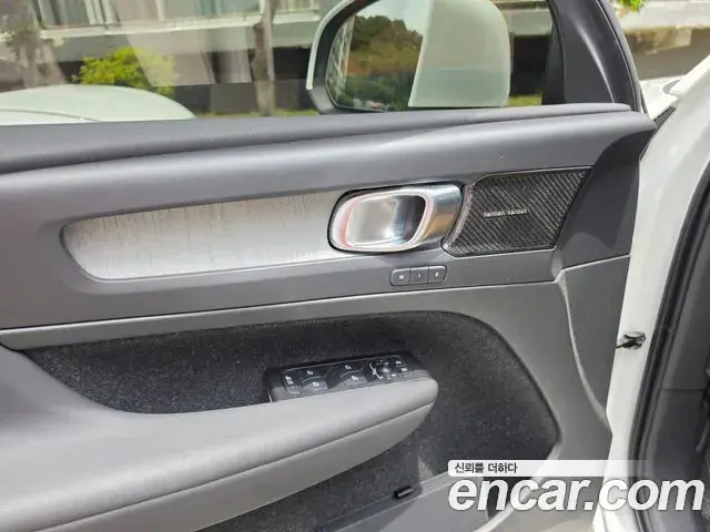 Volvo XC40 2021 — Şəkil 4/17