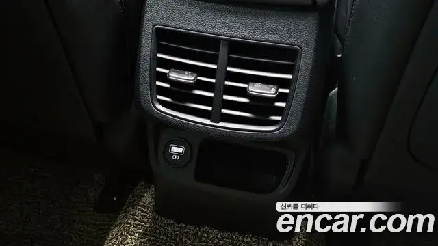 Kia Seltos 2021 — ფოტო 16/32