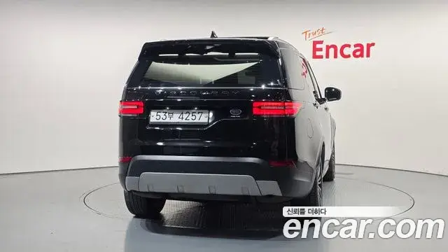 Land Rover Discovery 5 2018 — Photo 13/20