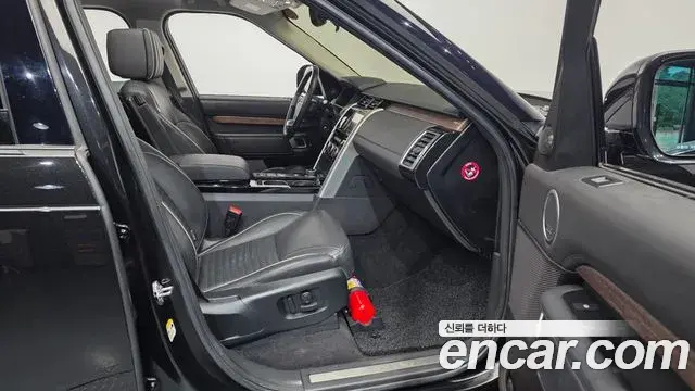 Land Rover Discovery 5 2018 — Photo 10/20