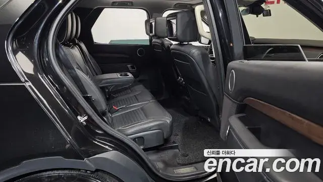 Land Rover Discovery 5 2018 — Photo 11/20
