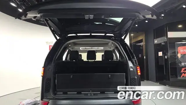 Land Rover Discovery 5 2018 — Photo 2/20