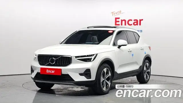 Volvo XC40 2025 — ფოტო 22/30