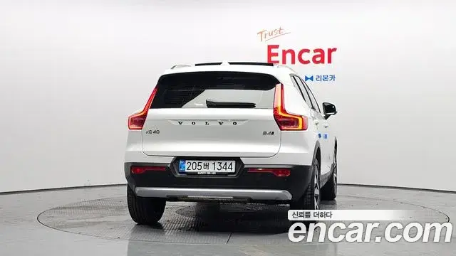 Volvo XC40 2025 — ფოტო 10/30