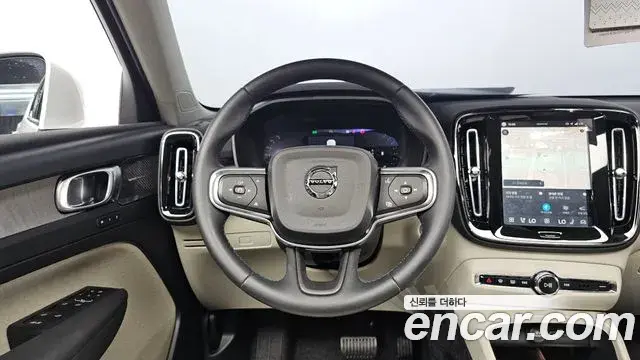 Volvo XC40 2025 — ფოტო 21/30