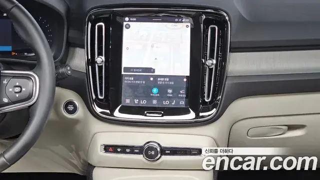 Volvo XC40 2025 — ფოტო 9/30