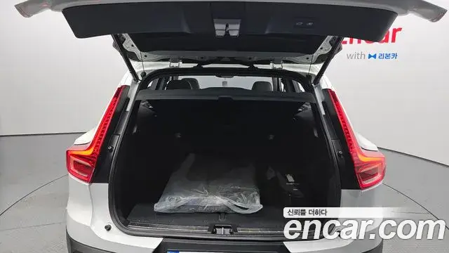Volvo XC40 2025 — ფოტო 30/30