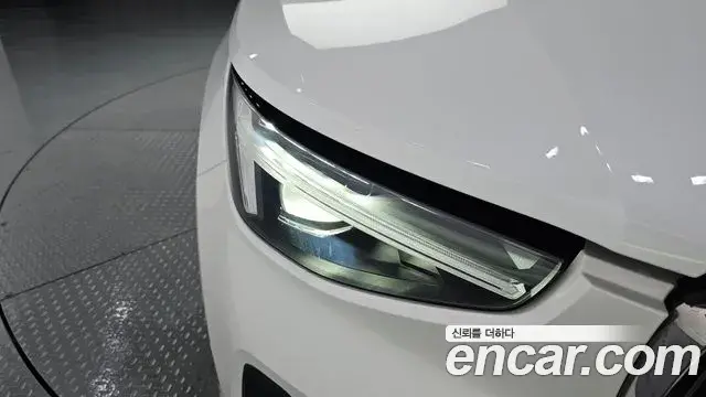 Volvo XC40 2025 — ფოტო 29/30
