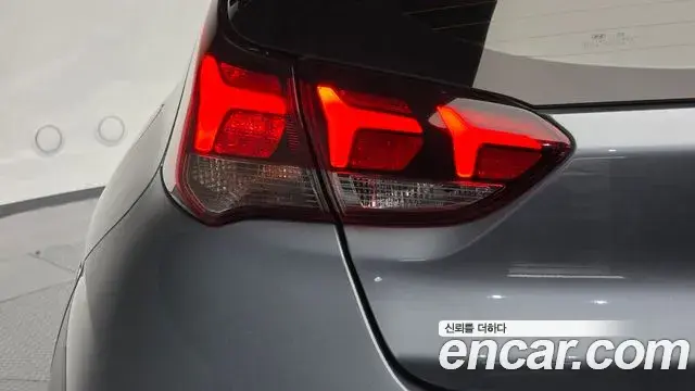 Hyundai Veloster 2019 — ფოტო 24/30