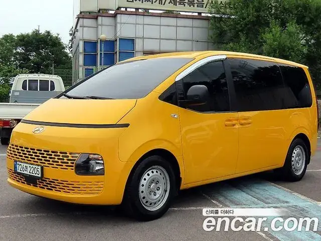 Hyundai Staria 2021 — Фото 1/20