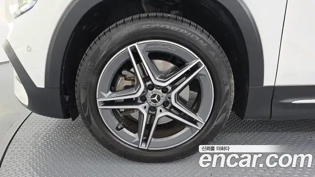 Mercedes-Benz GLB-Class 2022 — Photo 1/33