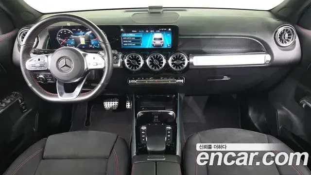 Mercedes-Benz GLB-Class 2022 — Photo 28/33