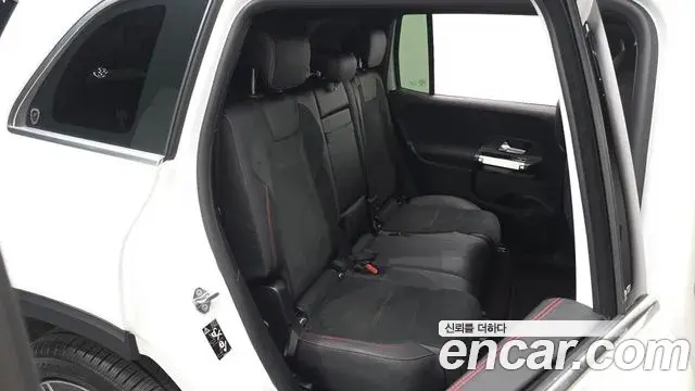 Mercedes-Benz GLB-Class 2022 — Photo 16/33