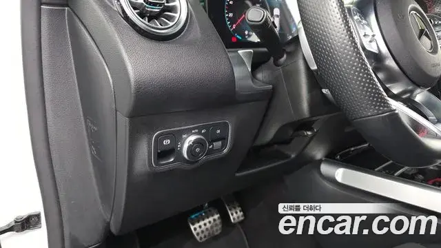 Mercedes-Benz GLB-Class 2022 — Photo 29/33