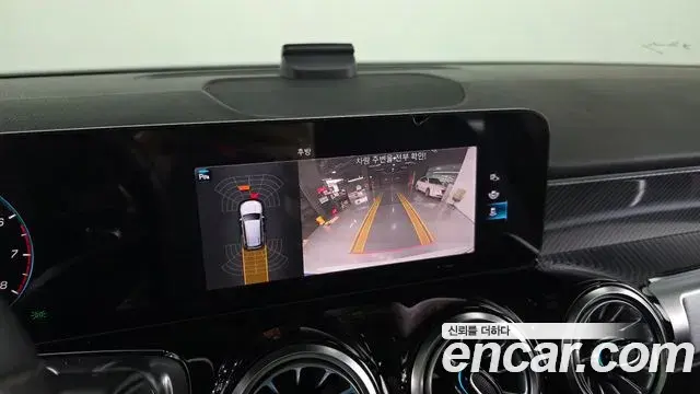 Mercedes-Benz GLB-Class 2022 — Photo 10/33