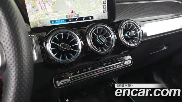 Mercedes-Benz GLB-Class 2022 — Photo 25/33