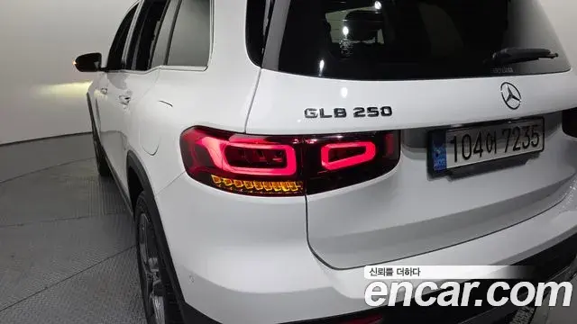 Mercedes-Benz GLB-Class 2022 — Photo 26/33