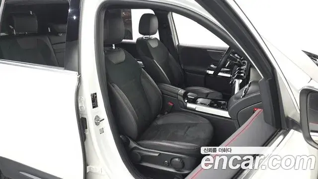 Mercedes-Benz GLB-Class 2022 — Photo 22/33