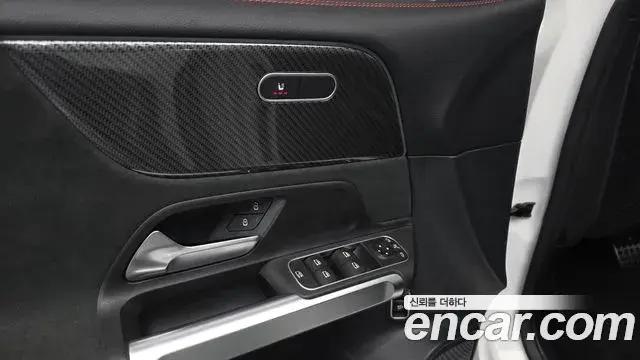 Mercedes-Benz GLB-Class 2022 — Photo 30/33