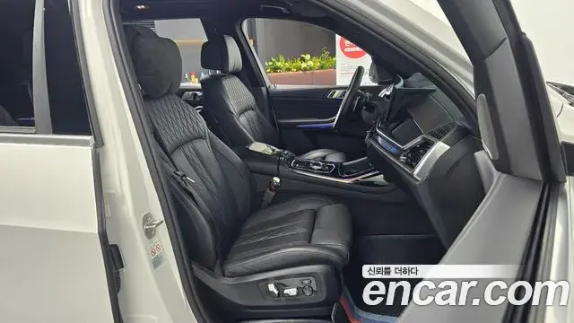 BMW X7 2024 — Şəkil 28/33