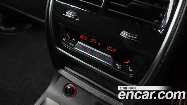 BMW X7 2024 — Şəkil 27/33