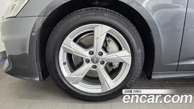Audi A6 2021 — ფოტო 23/35