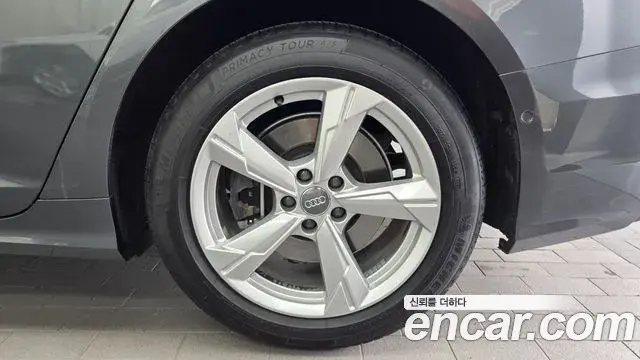 Audi A6 2021 — ფოტო 24/35