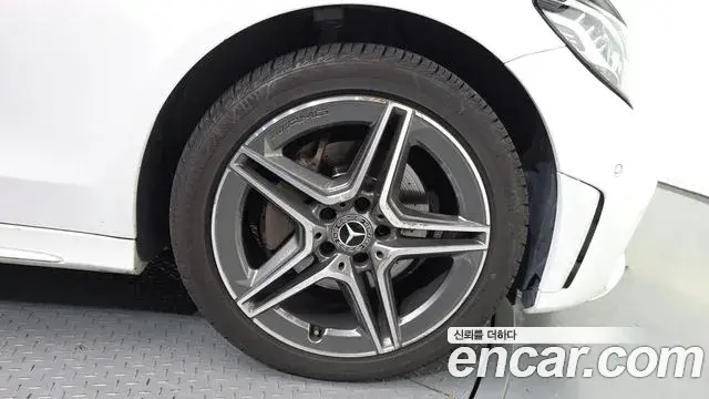Mercedes-Benz C-Class 2019 — Photo 17/30