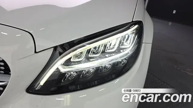 Mercedes-Benz C-Class 2019 — Photo 1/30