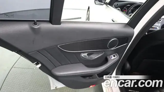 Mercedes-Benz C-Class 2019 — Photo 22/30