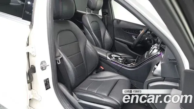 Mercedes-Benz C-Class 2019 — Photo 29/30
