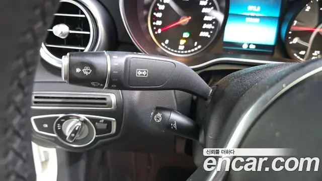 Mercedes-Benz C-Class 2019 — Photo 19/30