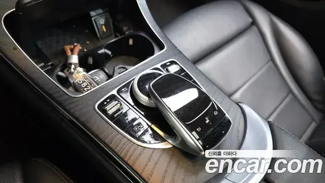 Mercedes-Benz C-Class 2019 — Photo 14/30