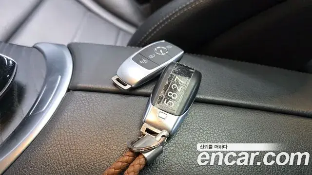 Mercedes-Benz C-Class 2019 — Photo 11/30