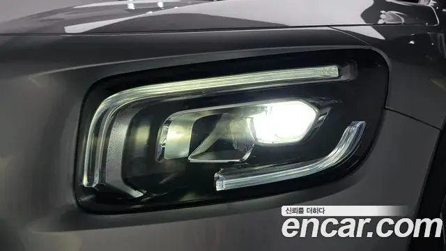 Mercedes-Benz GLB-Class 2021 — Photo 19/34