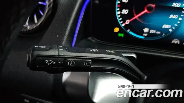 Mercedes-Benz GLB-Class 2021 — Photo 9/34